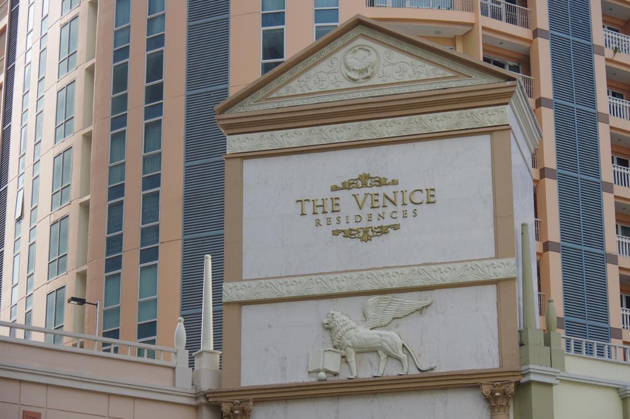 Luxe In Venice Aparthotel Taguig Exterior photo