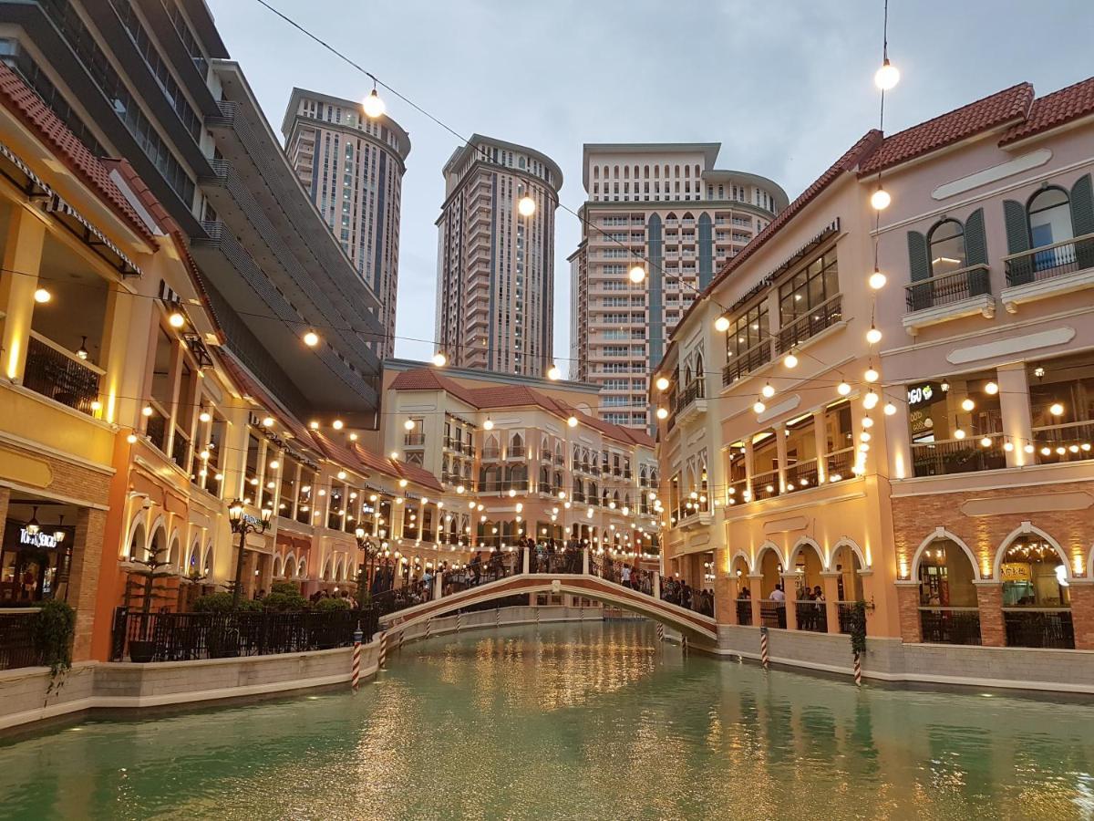 Luxe In Venice Aparthotel Taguig Exterior photo