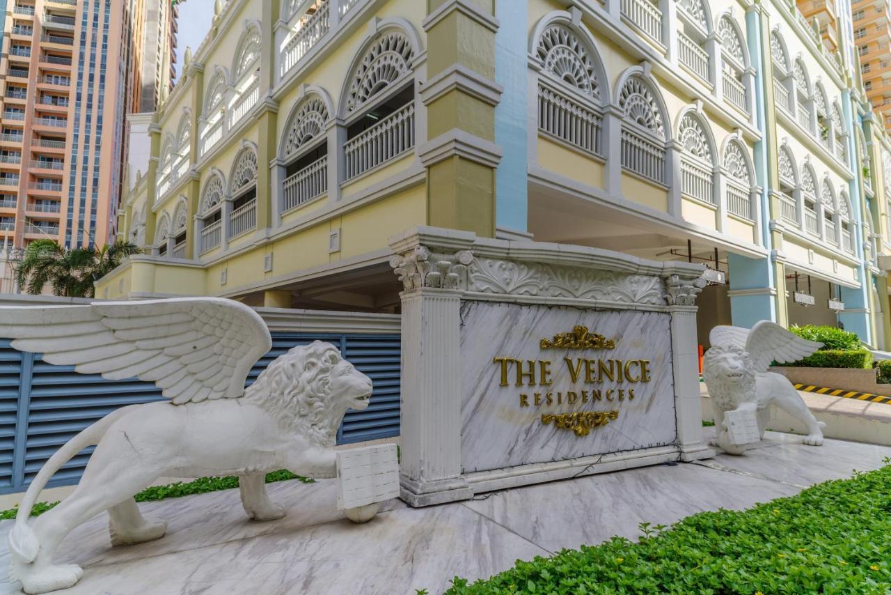 Luxe In Venice Aparthotel Taguig Exterior photo