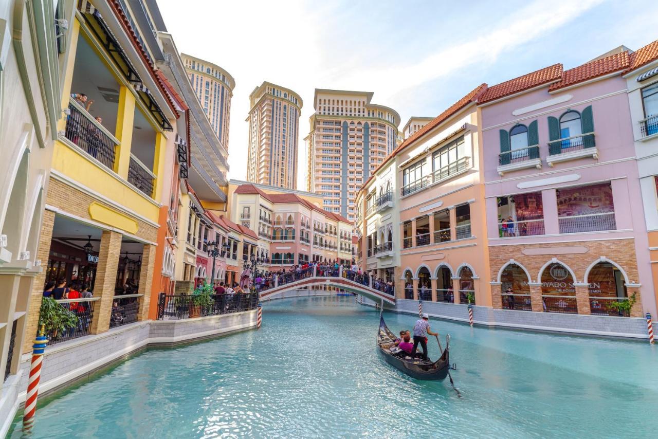 Luxe In Venice Aparthotel Taguig Exterior photo